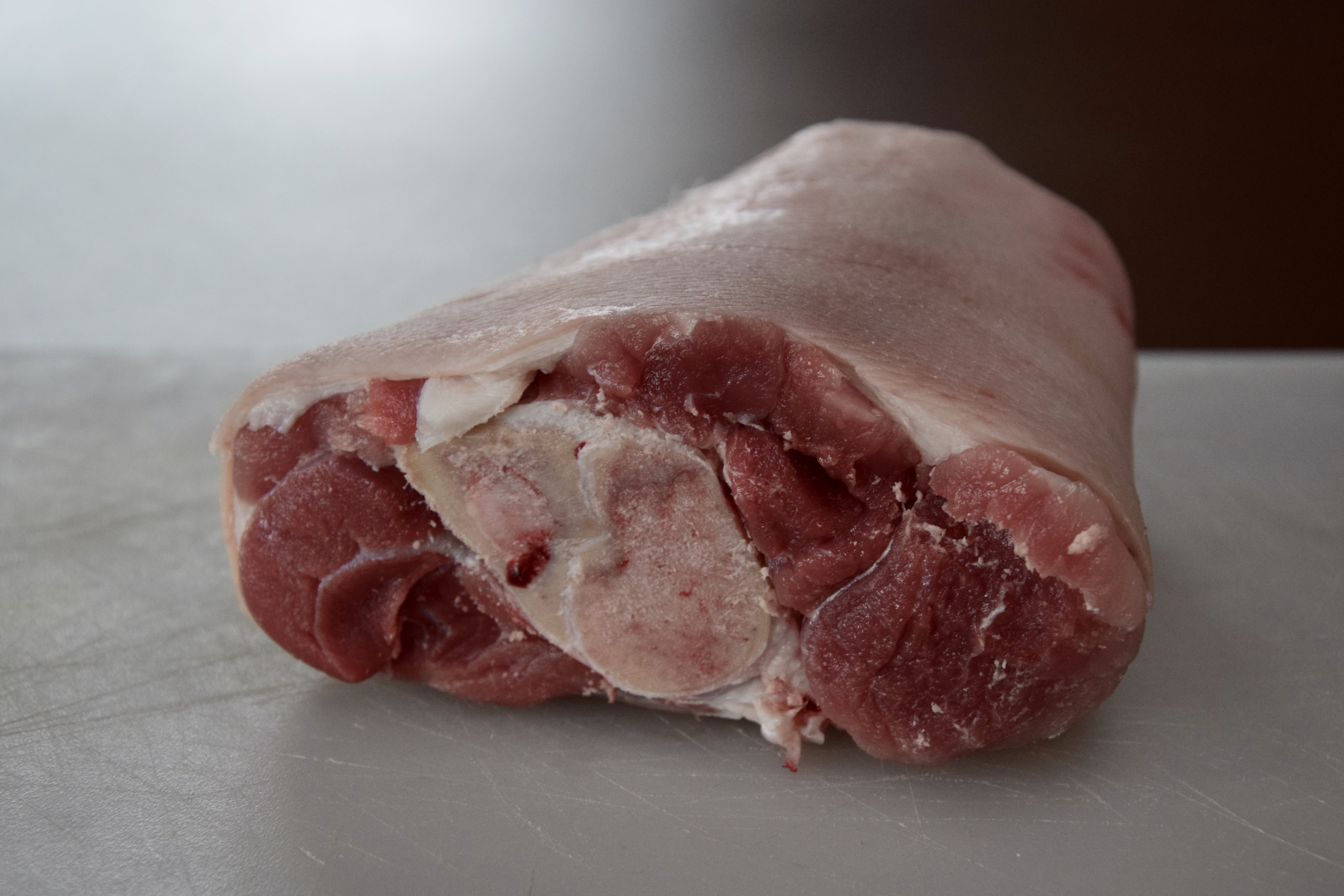 Jarret avant tranché de porc Cul-Noir Alsacien : produit brut