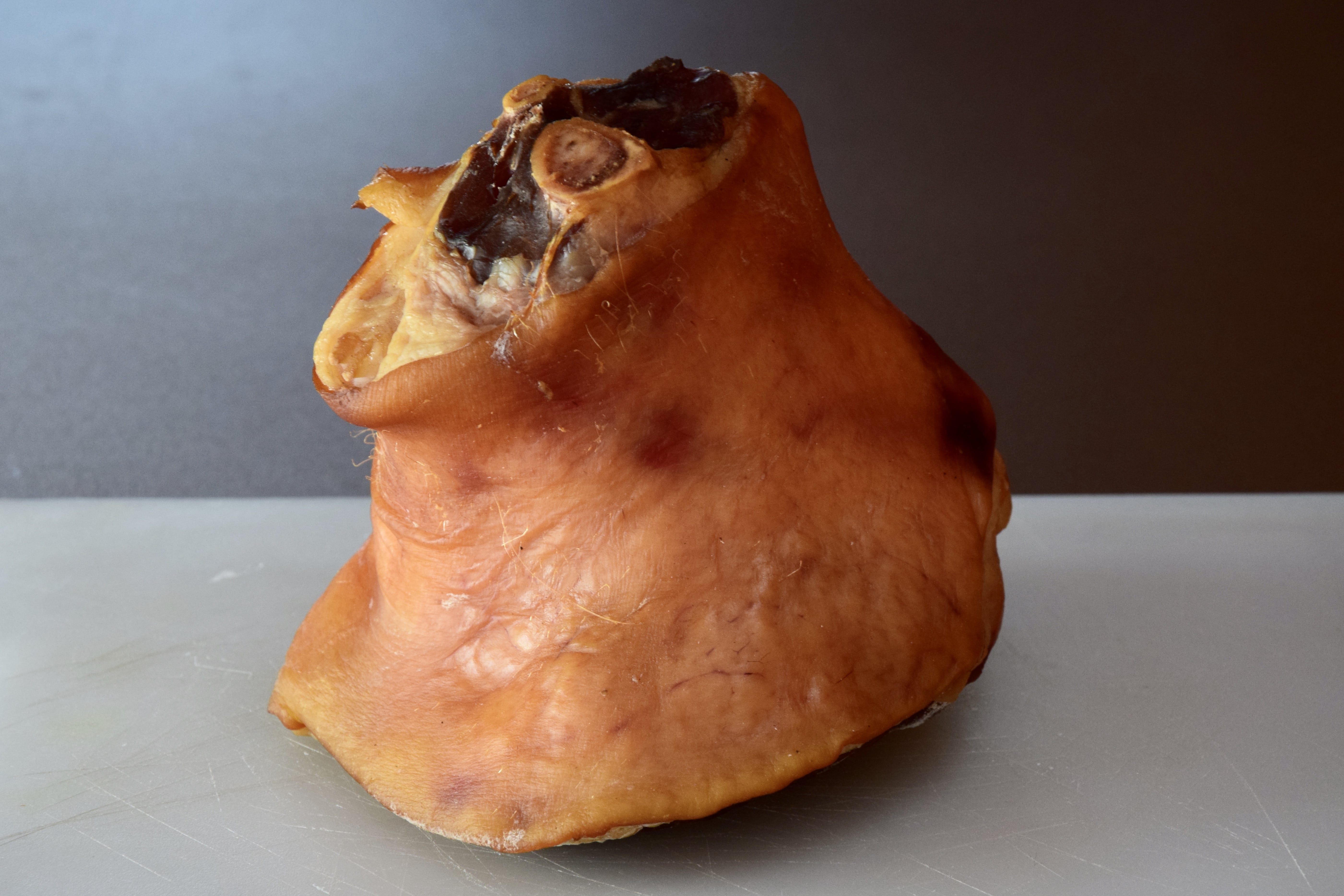 Jambonneau salé et fumé de porc Cul-Noir Alsacien : produit brut